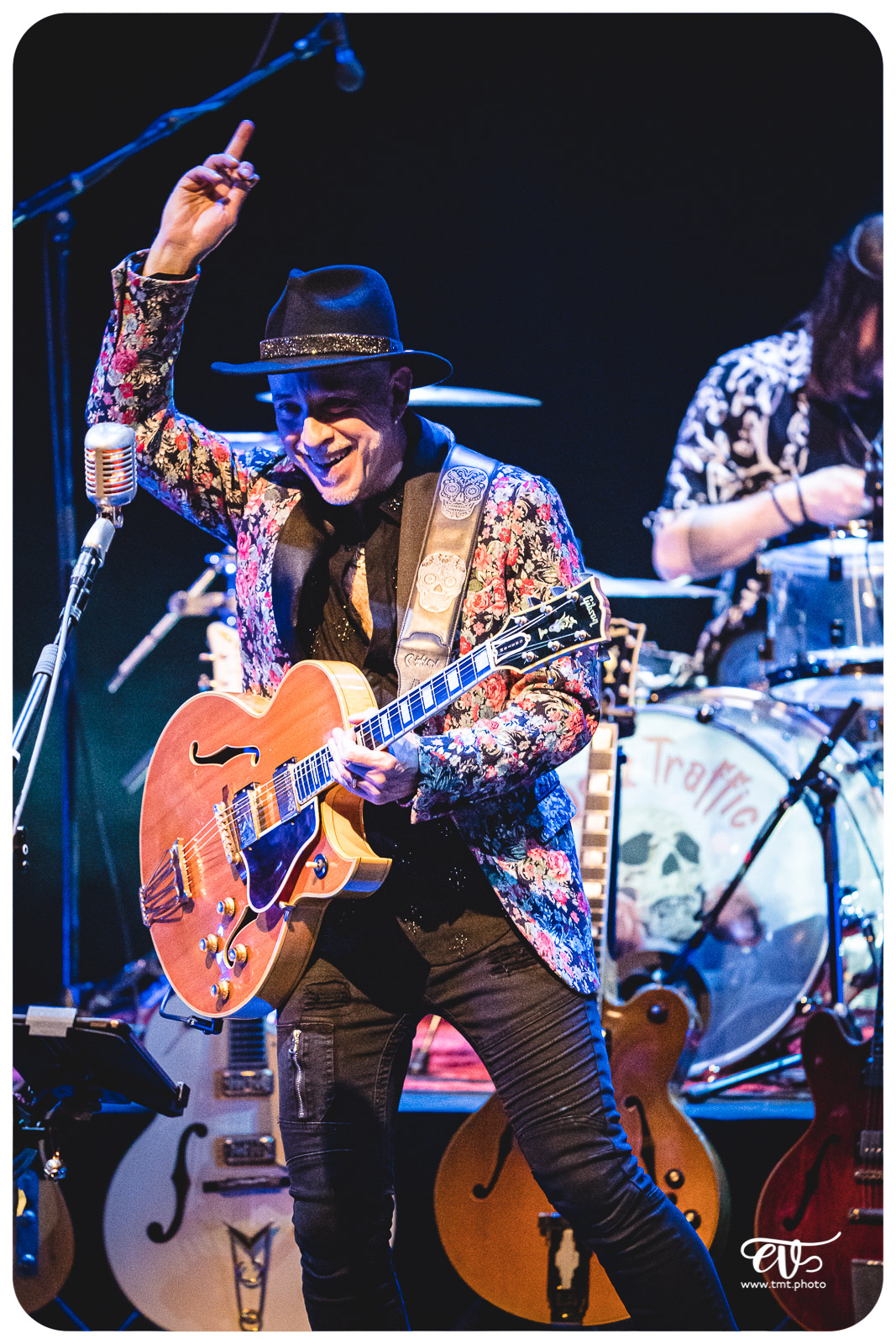 L'HISTOIRE DU ROCK EN 13 GUITARES